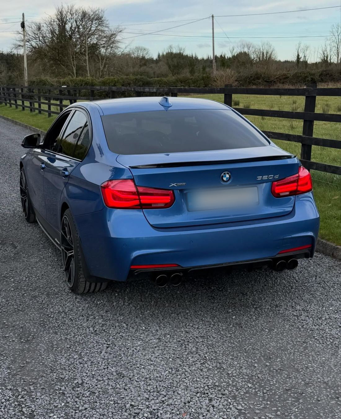 Customer BMW with gloss-black rear diffuser and rear side splitters fitted